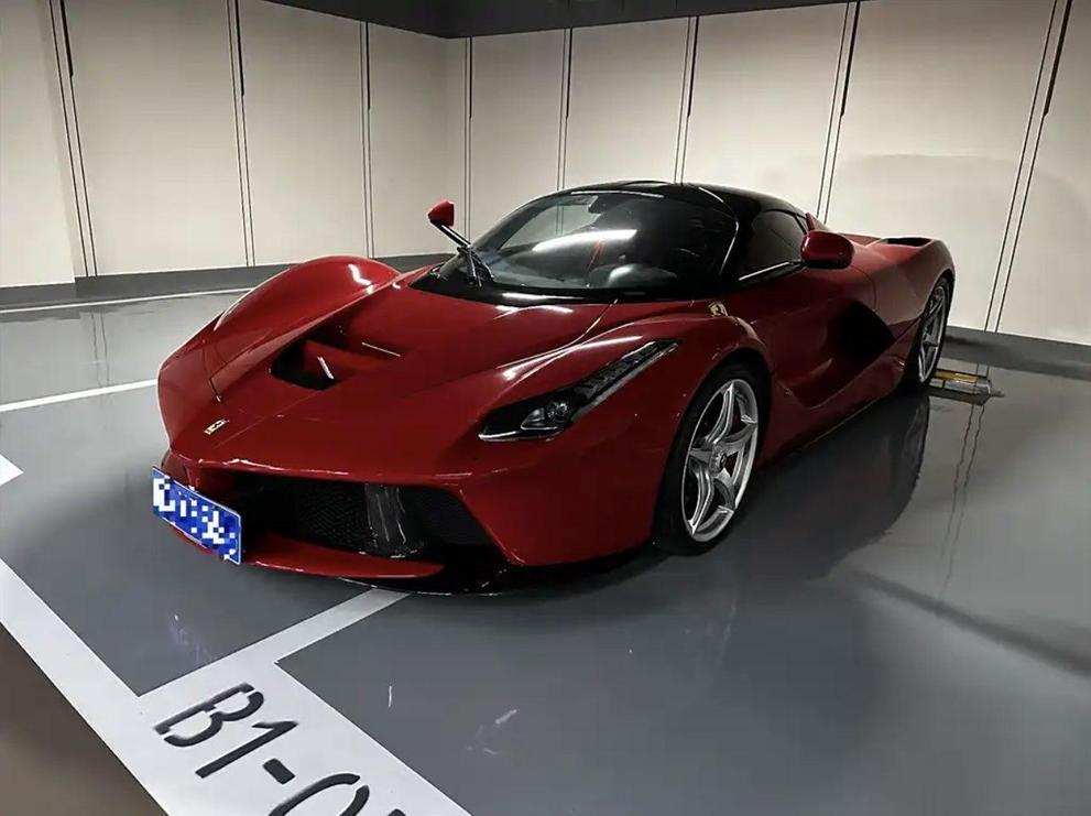 r1016184-ferrari-laferrari-2015_0