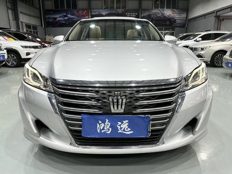 r1016197-toyota-crown-2016_0