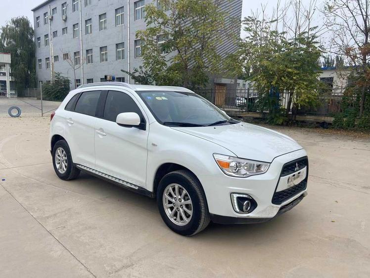 r1016467-mitsubishi-asx-2015_0