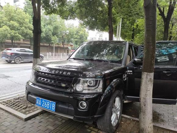 r1016497-land-rover-discovery-2010_0
