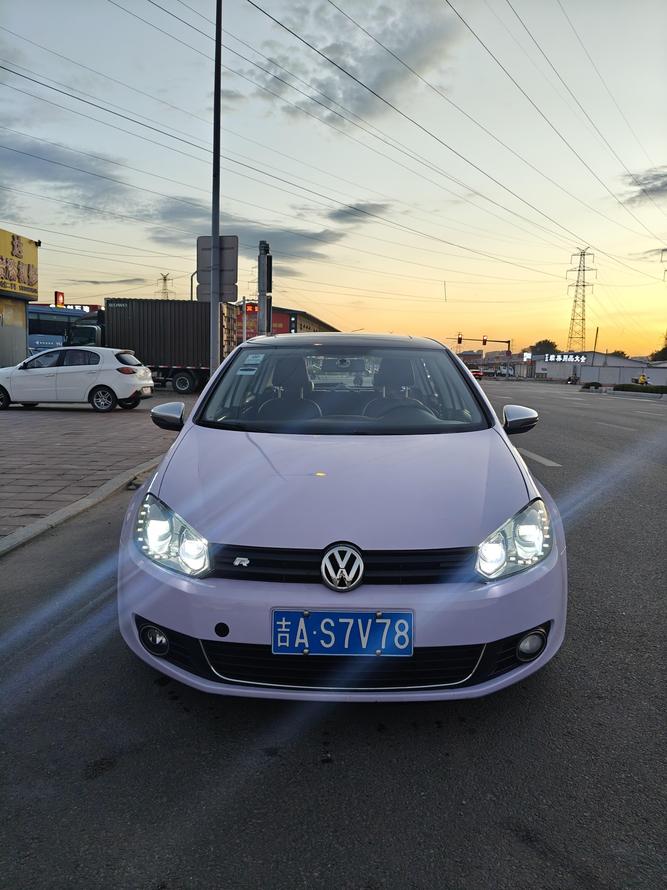 r1016532-volkswagen-golf-2014_0