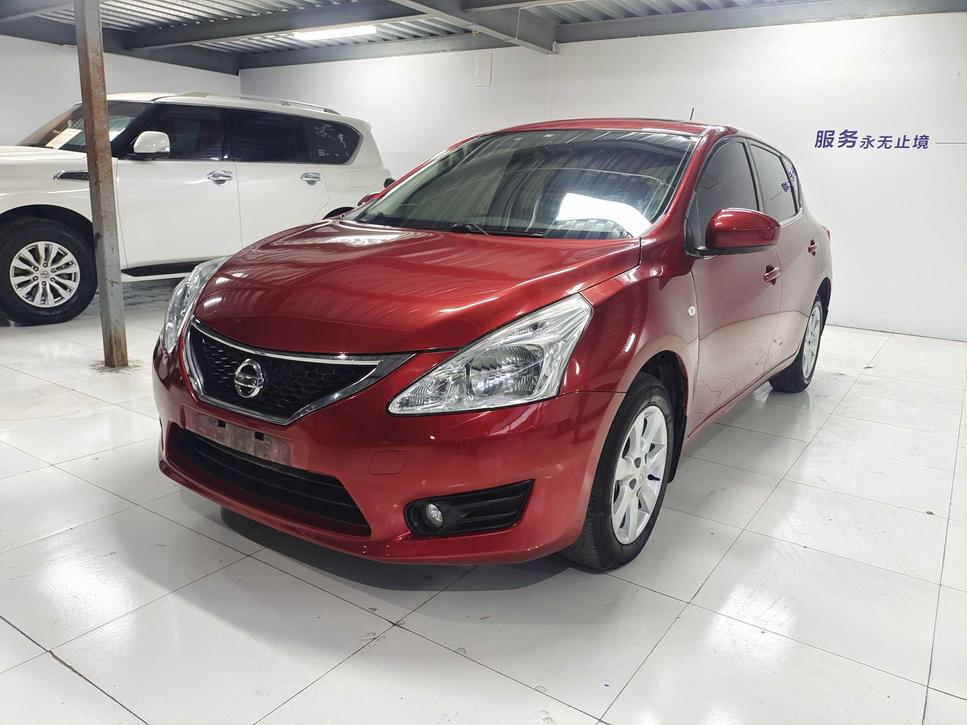 r1016605-nissan-tiida-2015_0