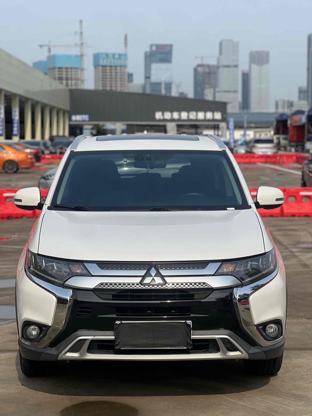 r1016694-mitsubishi-outlander-2020_0