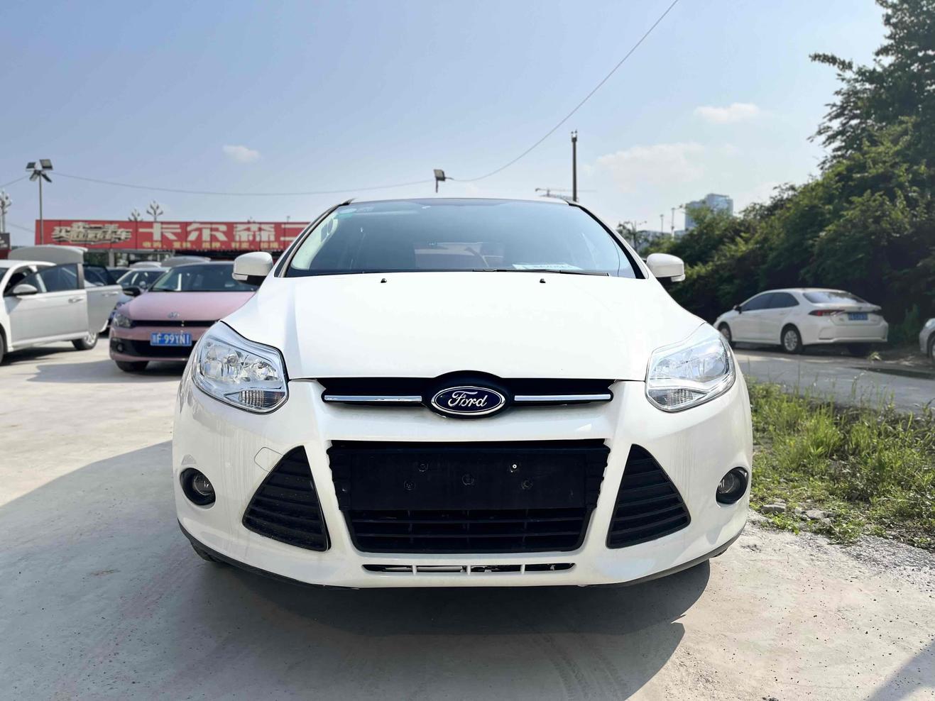 r1016740-ford-focus-2015_0