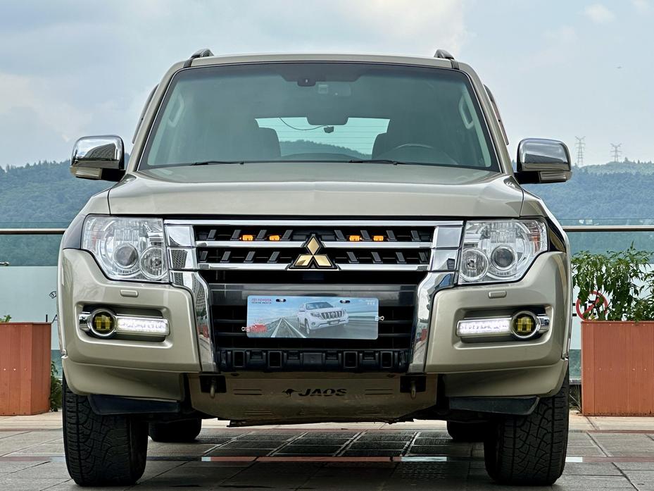 r1016845-mitsubishi-pajero-2017_0
