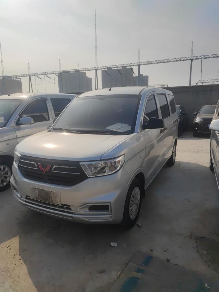 r1016847-wuling-hongguang-v-2021_0