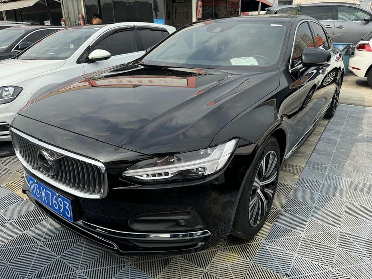 r1017002-volvo-s90-2021_0