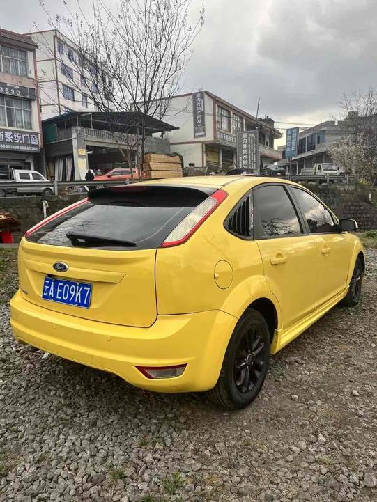 r1017057-ford-focus-2011_0