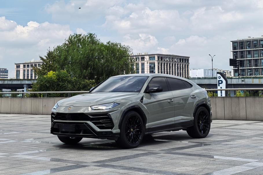 r1017087-lamborghini-urus-2021_0