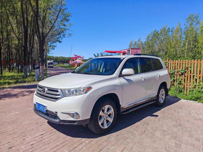 r1017155-toyota-highlander-2014_0