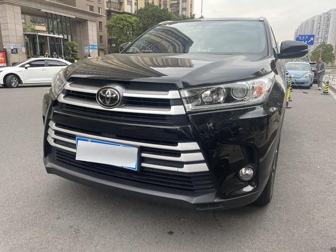 r1017319-toyota-highlander-2020_0