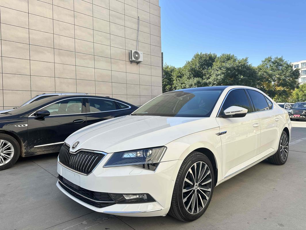 r1017550-skoda-superb-2016_0