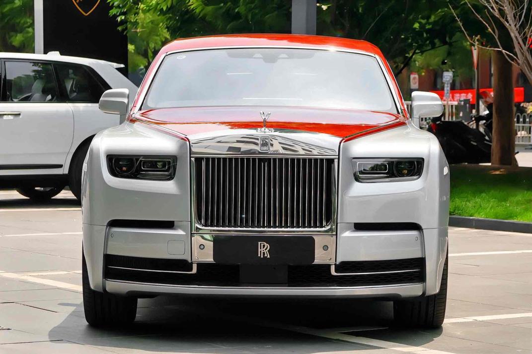 r1017572-rolls-royce-phantom-2024_0