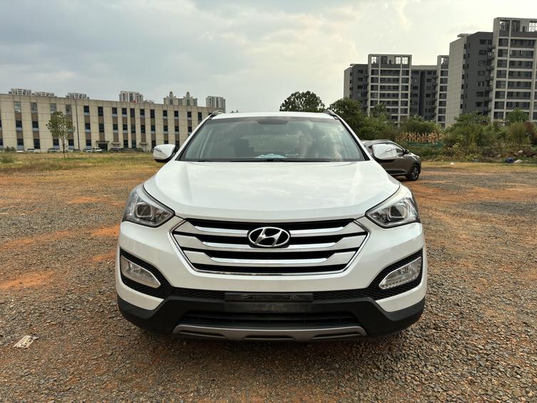 r1017616-hyundai-santa-fe-2015_0