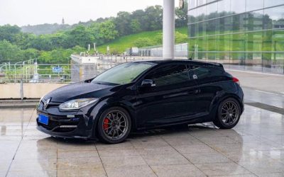 r1017632-renault-megane-2015_0