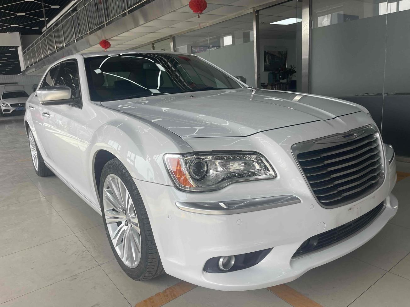 r1017739-chrysler-300c-2013_0