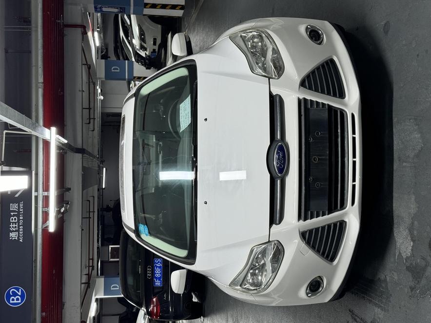 r1017879-ford-focus-2013_0