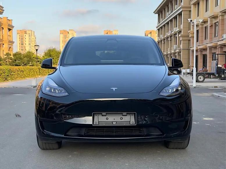 r1017888-tesla-model-y-2023_0
