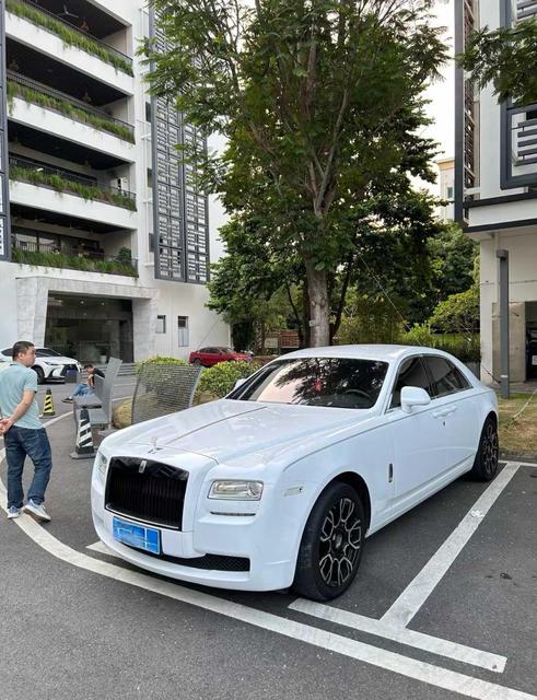 r1017937-rolls-royce-ghost-2011_0