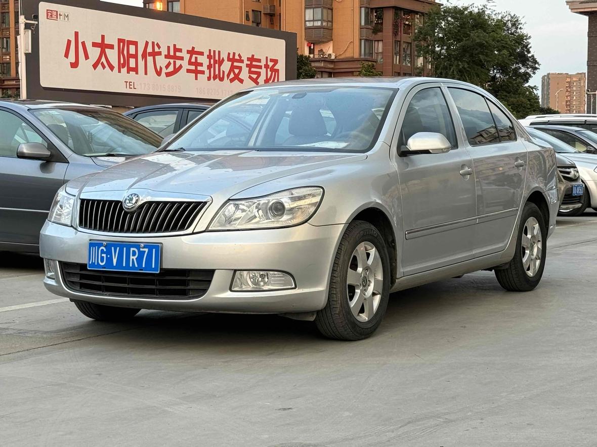r1018036-skoda-octavia-2012_0