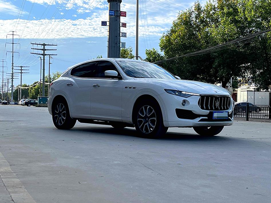 r1018060-maserati-levante-2017_0
