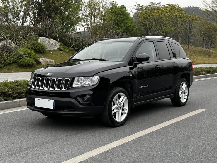 r1018088-jeep-compass-2013_0