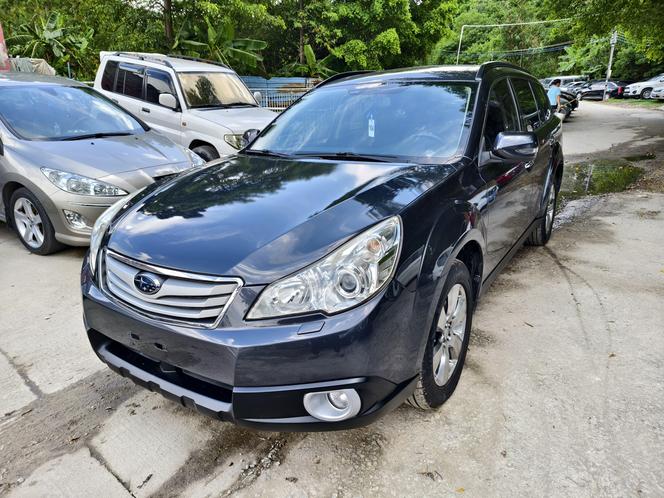 r1018103-subaru-outback-2011_0