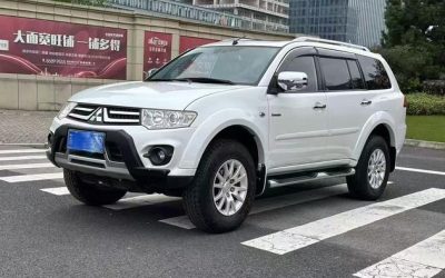 r1018104-mitsubishi-pajero-sport-2015_0