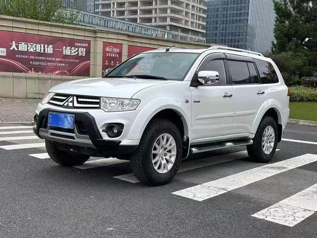 r1018104-mitsubishi-pajero-sport-2015_0