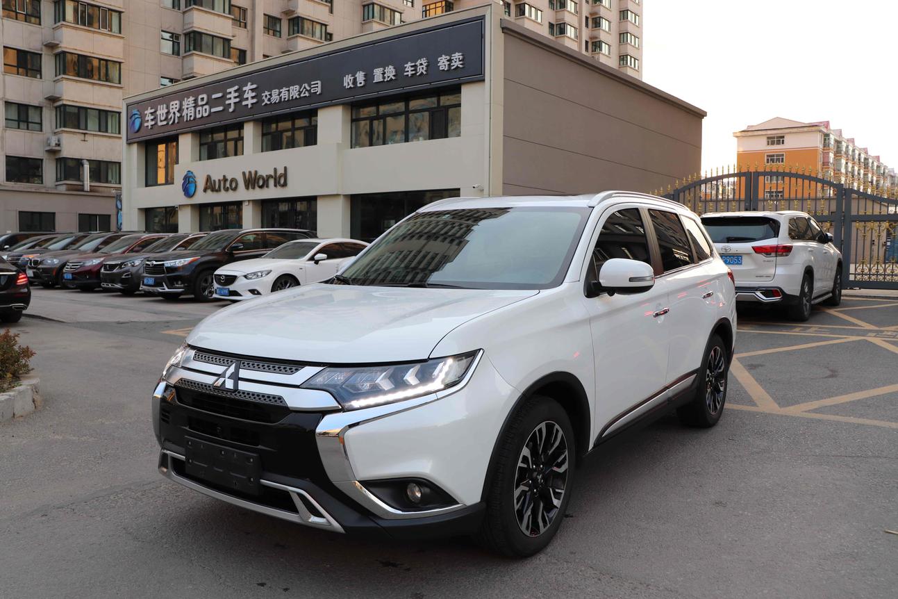 r1018108-mitsubishi-outlander-2019_0