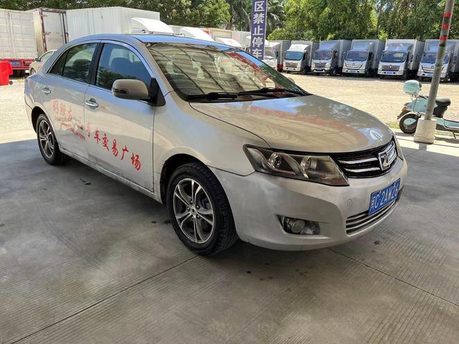 r1018255-zotye-z300-2015_0