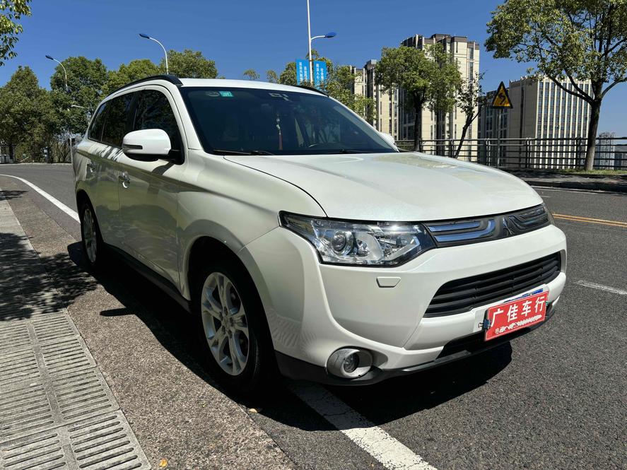 r1018305-mitsubishi-outlander-2014_0