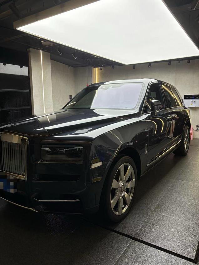 r1018403-rolls-royce-cullinan-2020_0