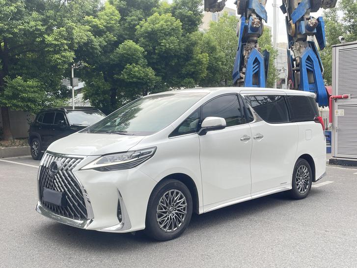 r1018490-lexus-lm-2022_0
