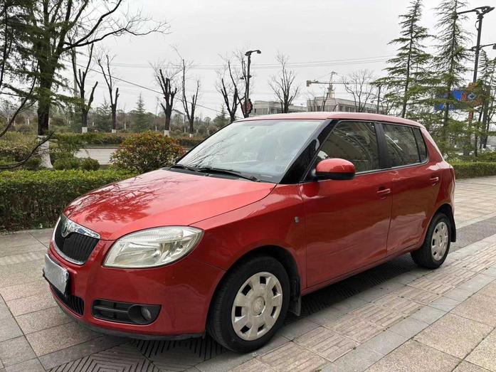 r1018546-skoda-fabia-2010_0