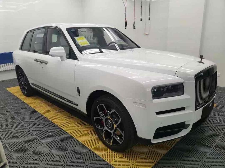 r1018598-rolls-royce-cullinan-2023_0