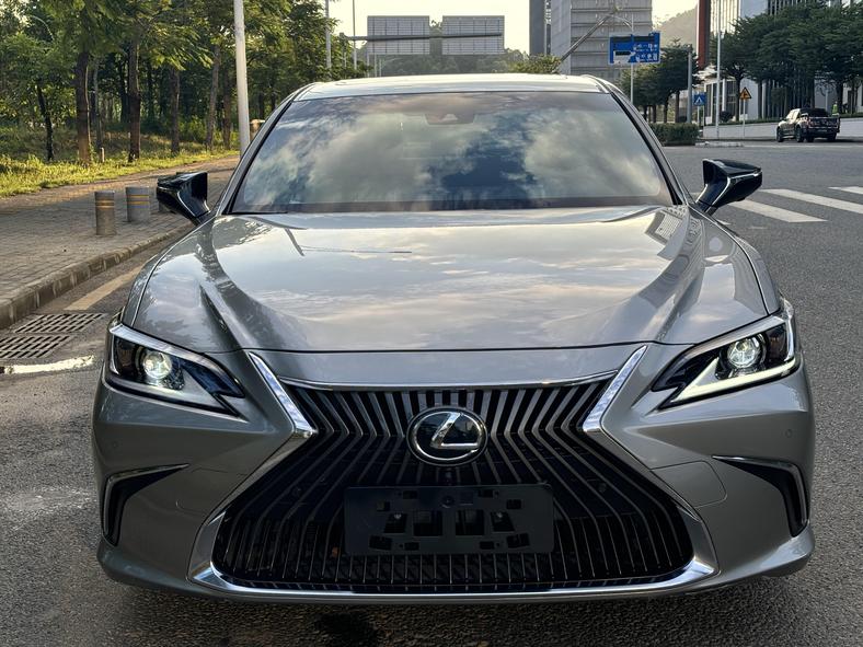 r1018623-lexus-es-2020_0