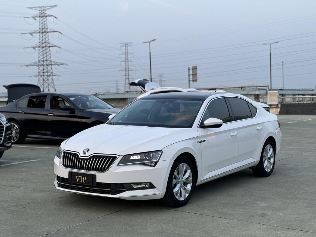 r1018663-skoda-superb-2017_0