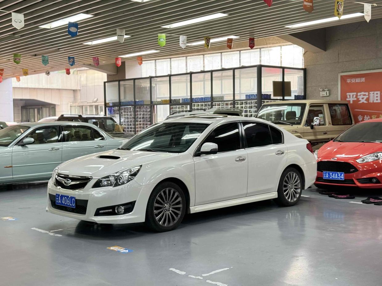 r1018796-subaru-legacy-2011_0