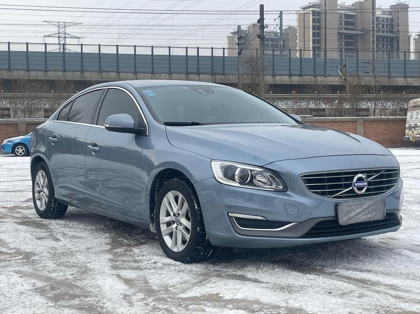 r1018797-volvo-s60-2018_0
