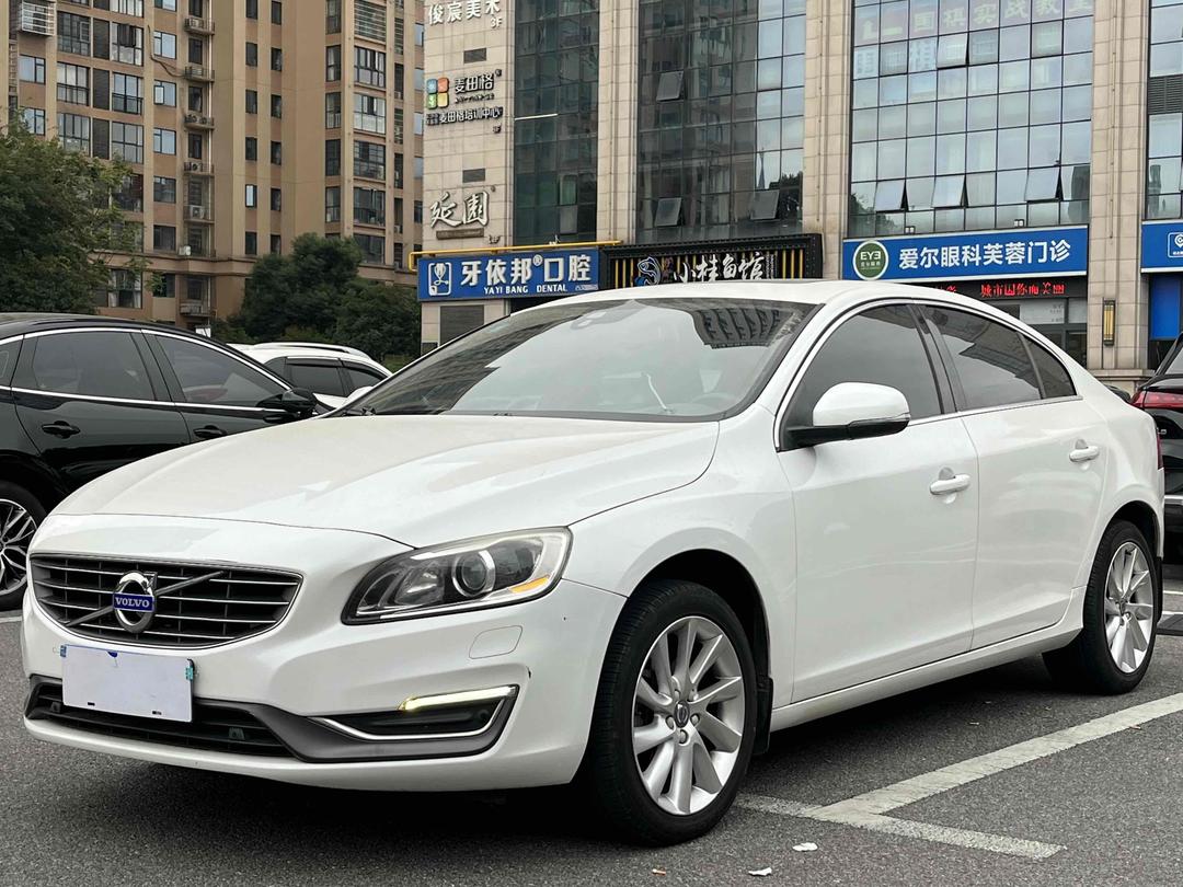 r1018834-volvo-s60-2015_0