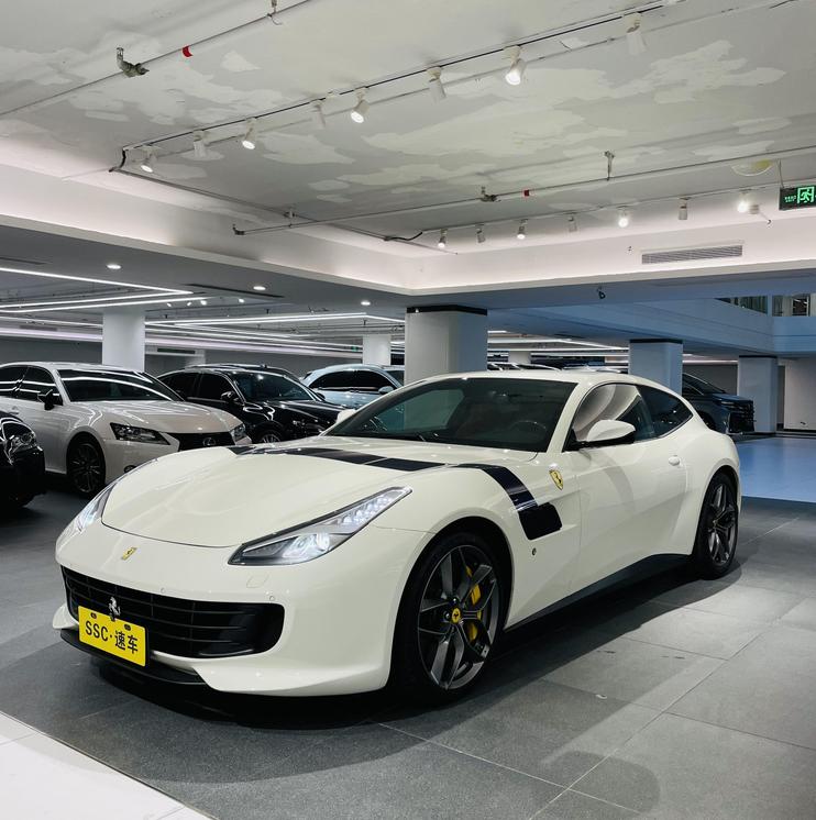 r1018904-ferrari-gtc4lusso-2019_0