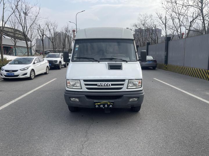 r1018962-iveco-power-daily-2013_0