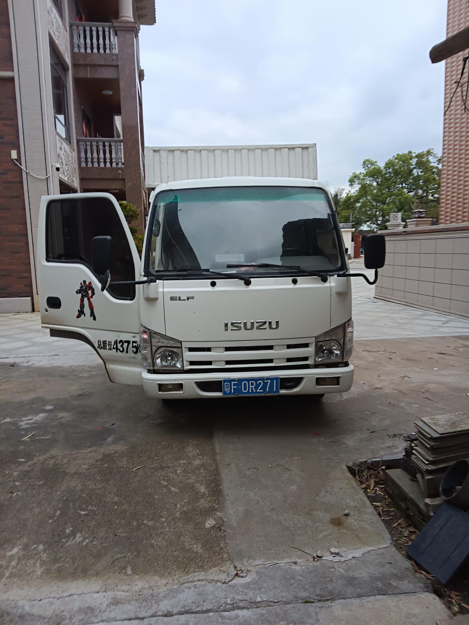 r209521-isuzu-100p-2015_1