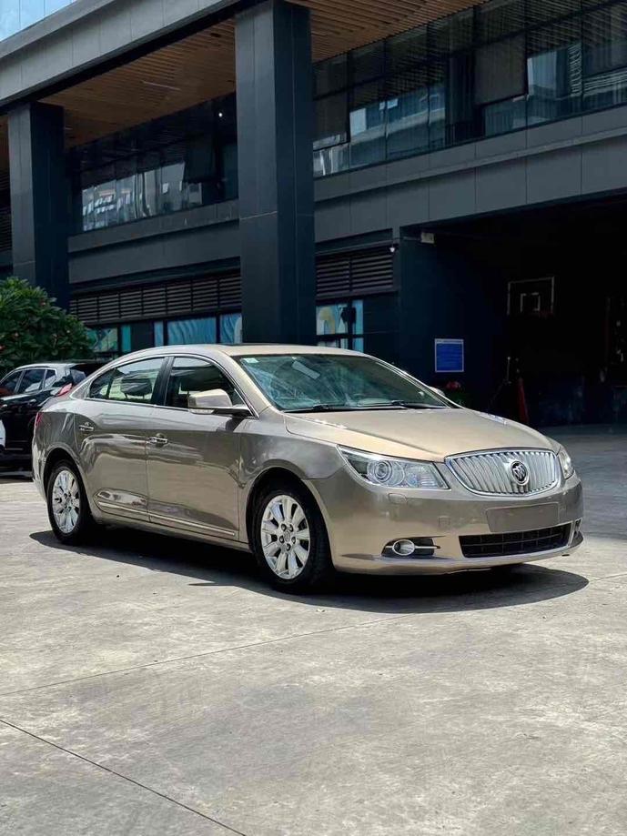 r1016188-buick-lacrosse-2011_0