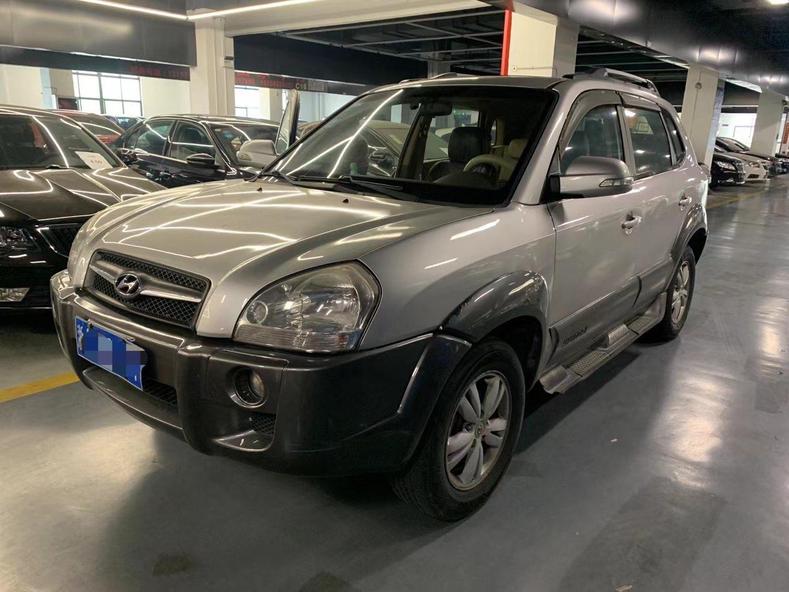 r1016201-hyundai-tucson-2011_0
