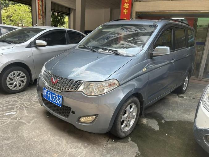 r1016383-wuling-hongguang-2013_0