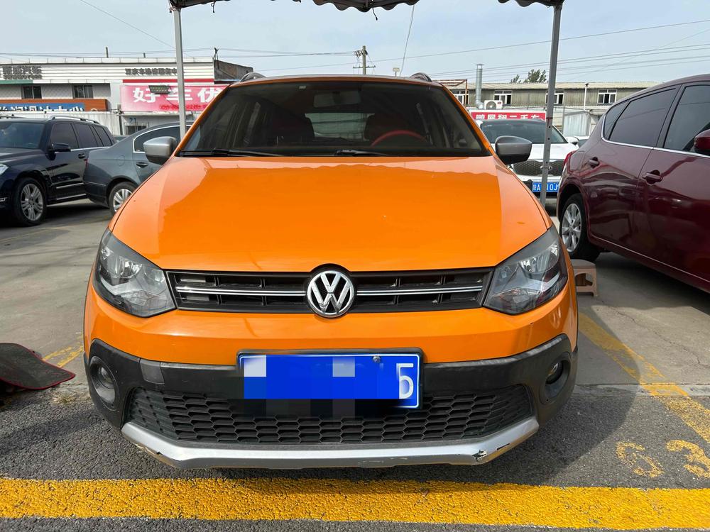 r1016666-volkswagen-polo-2013_0