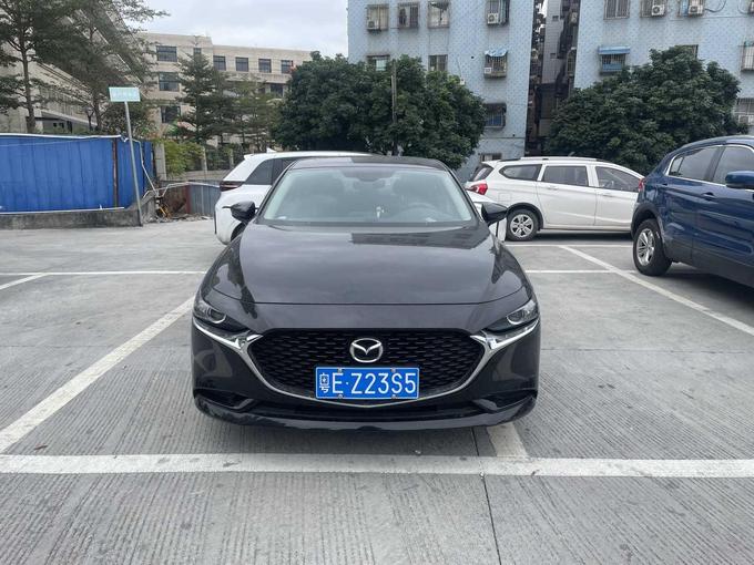 r1016975-mazda3-axela-2020_0