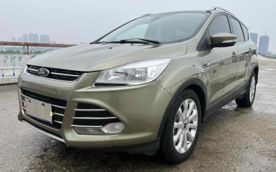 r1017506-ford-kuga-2015_0